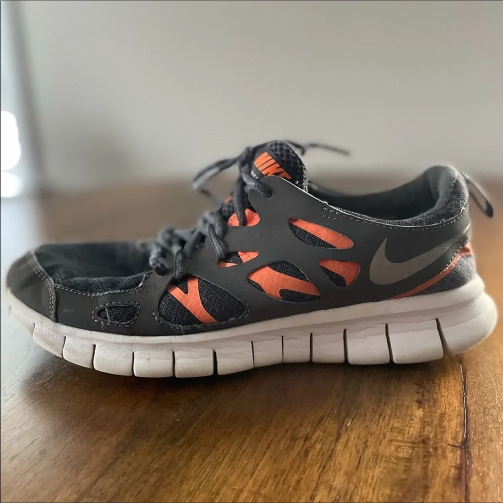Nike Free Run 2 Sneakers Tennis Shoes Youth Size 7 Orange Gray